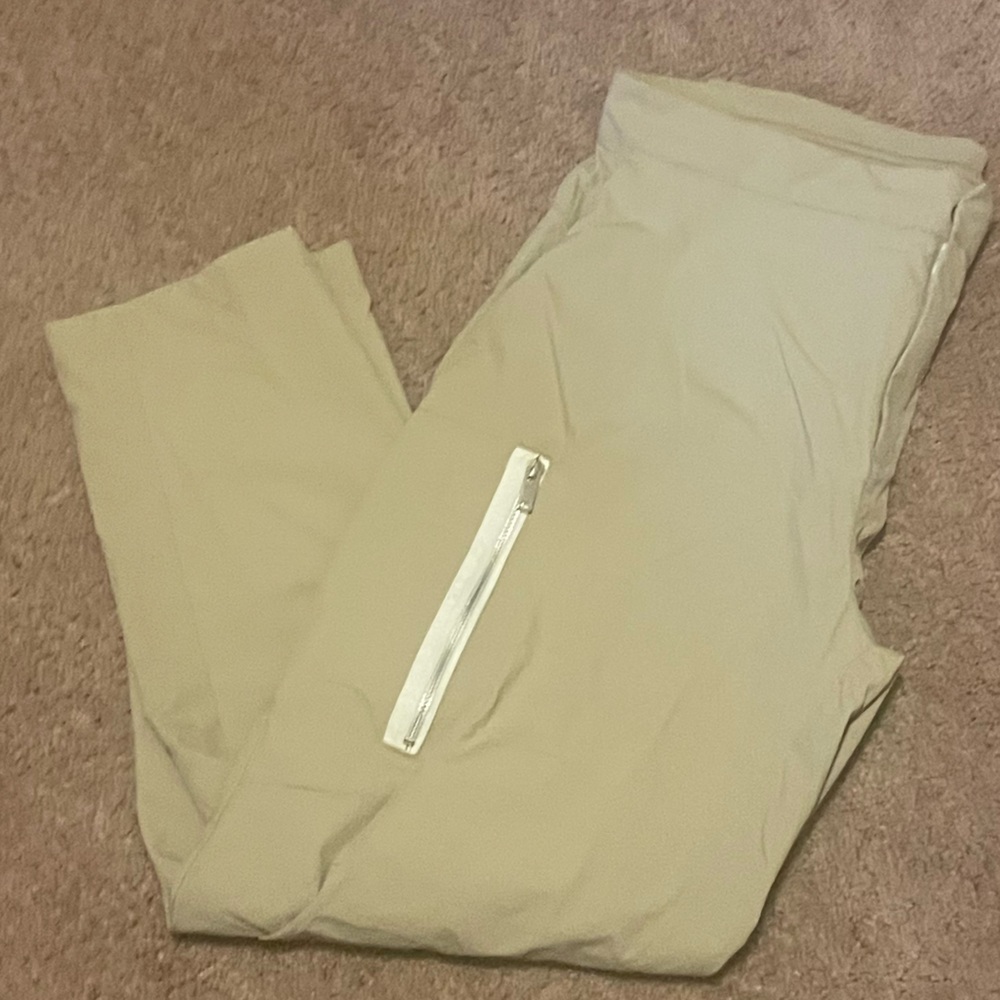 NIKE Men’s size 34 Kahki Cargo Pants Brand with Tags